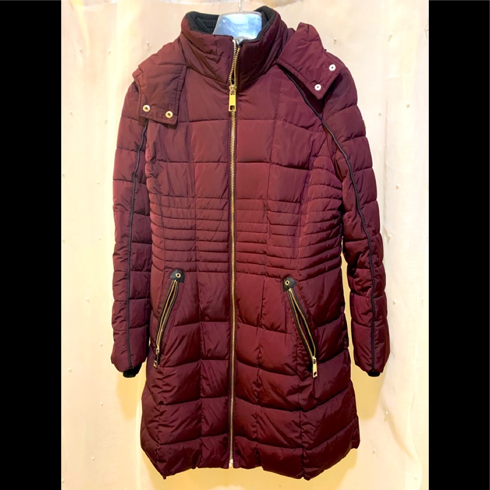 Guess down puffer jacket marrón color